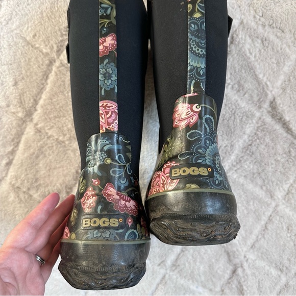 Bogs | Women's Classic Winter Blooms waterproof boots | Size 7 - Picture 5 of 7